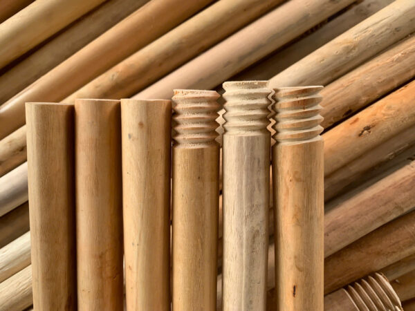 Cán chổi gỗ tiện ren